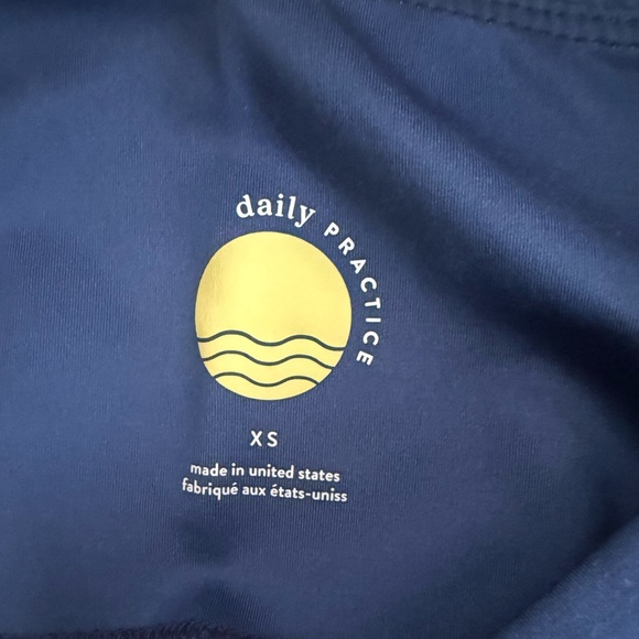 Daily Practice sz XS Sofia leggings navy leopard in excellent like-new condition - Picture 4 of 4